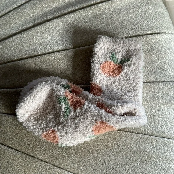 3/$15 Brand New Plush Peach Fruit Cozy Socks - Picture 4 of 4